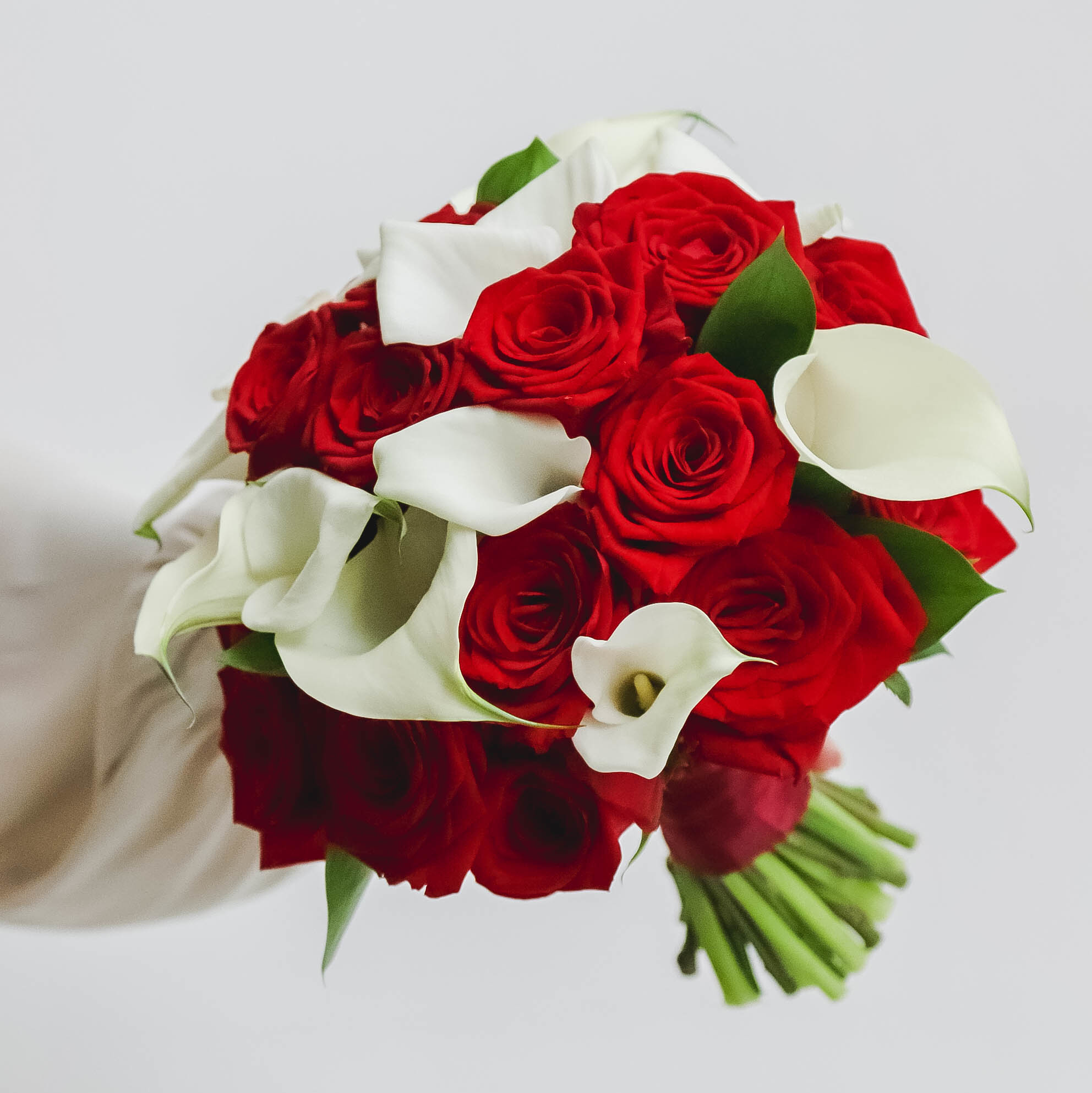 Cвадебный букет из роз и калл RED WHITE