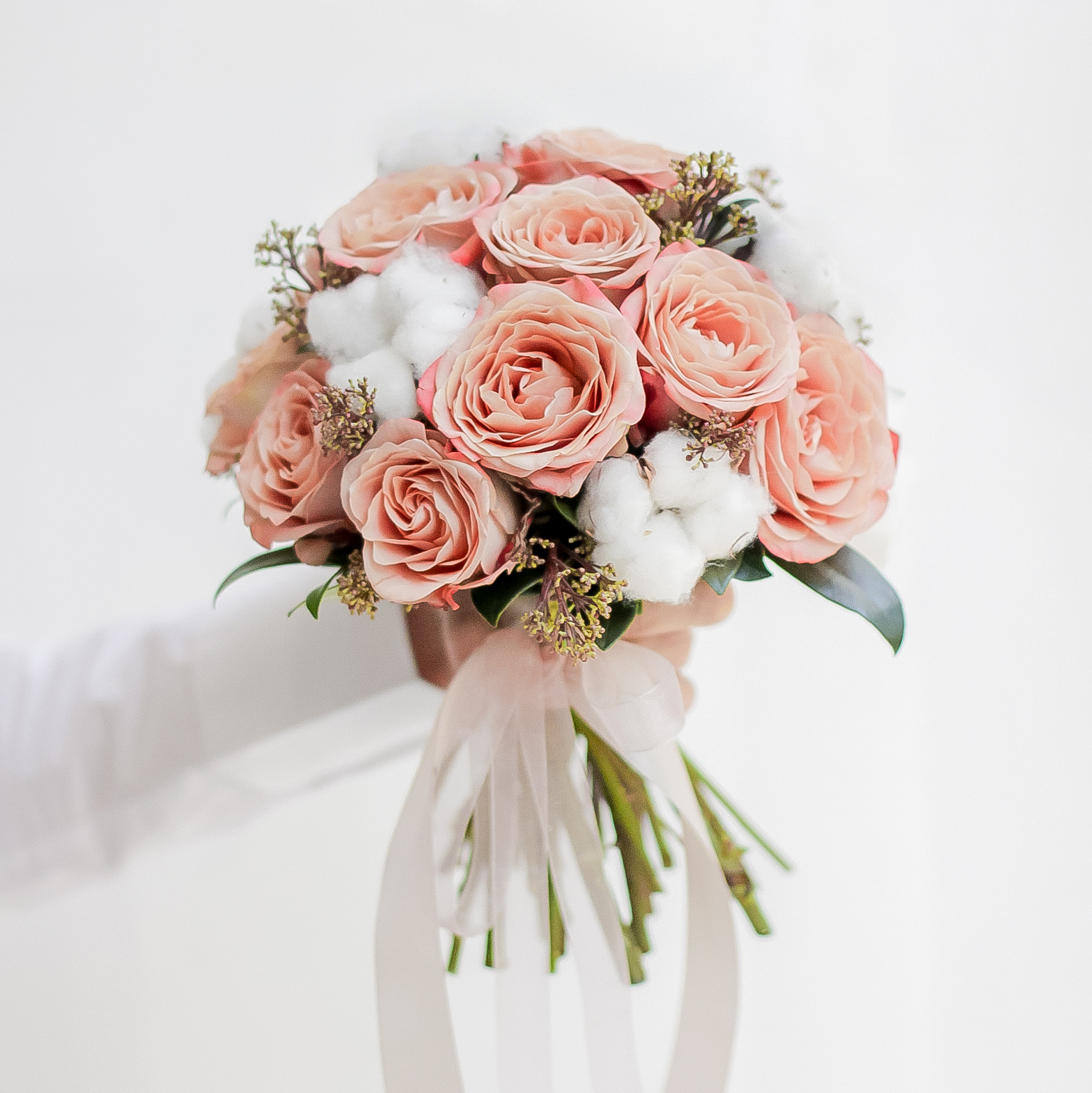 Букет невесты из роз и хлопка COFFEE MILK