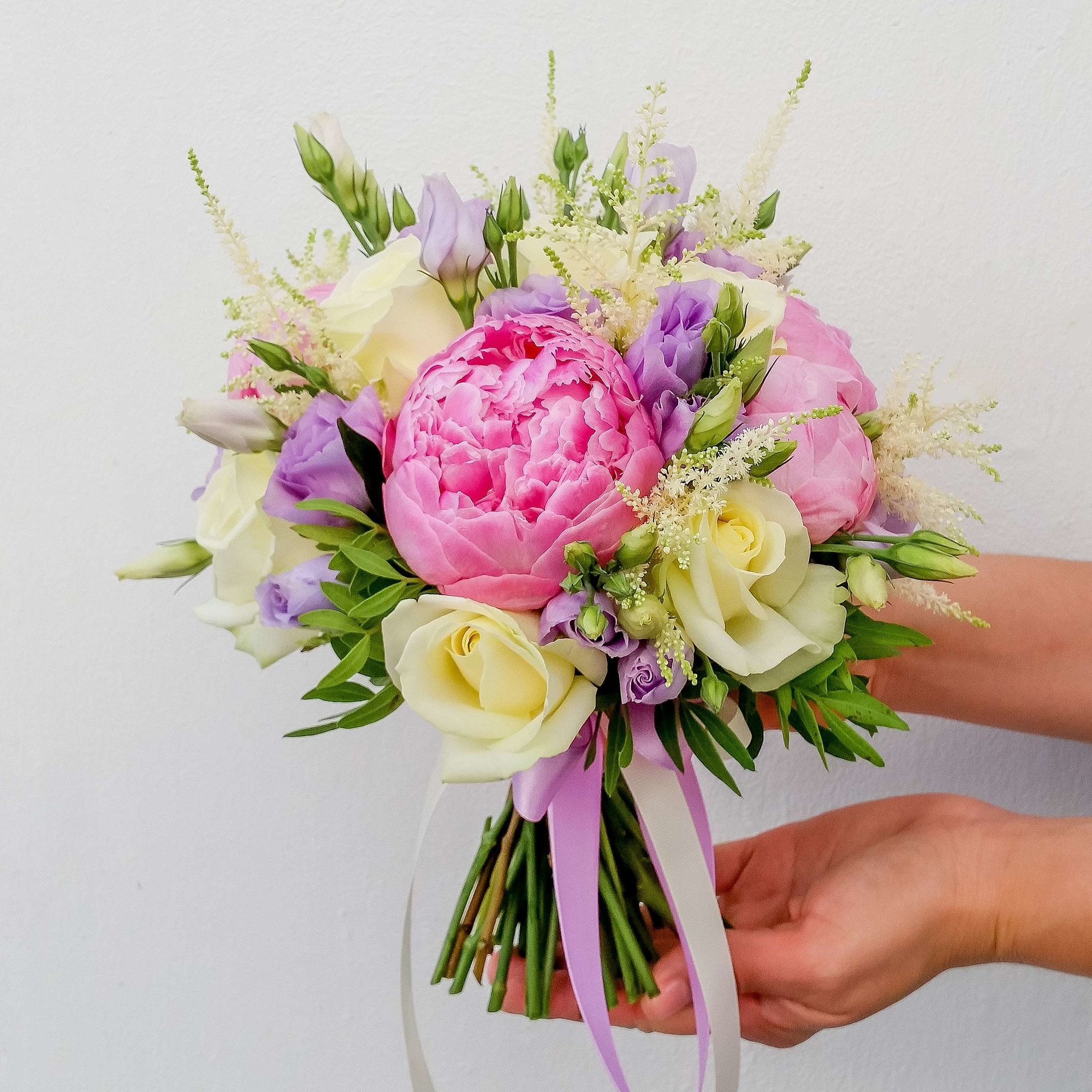 Свадебный букет из пионов и роз LILAC PINK
