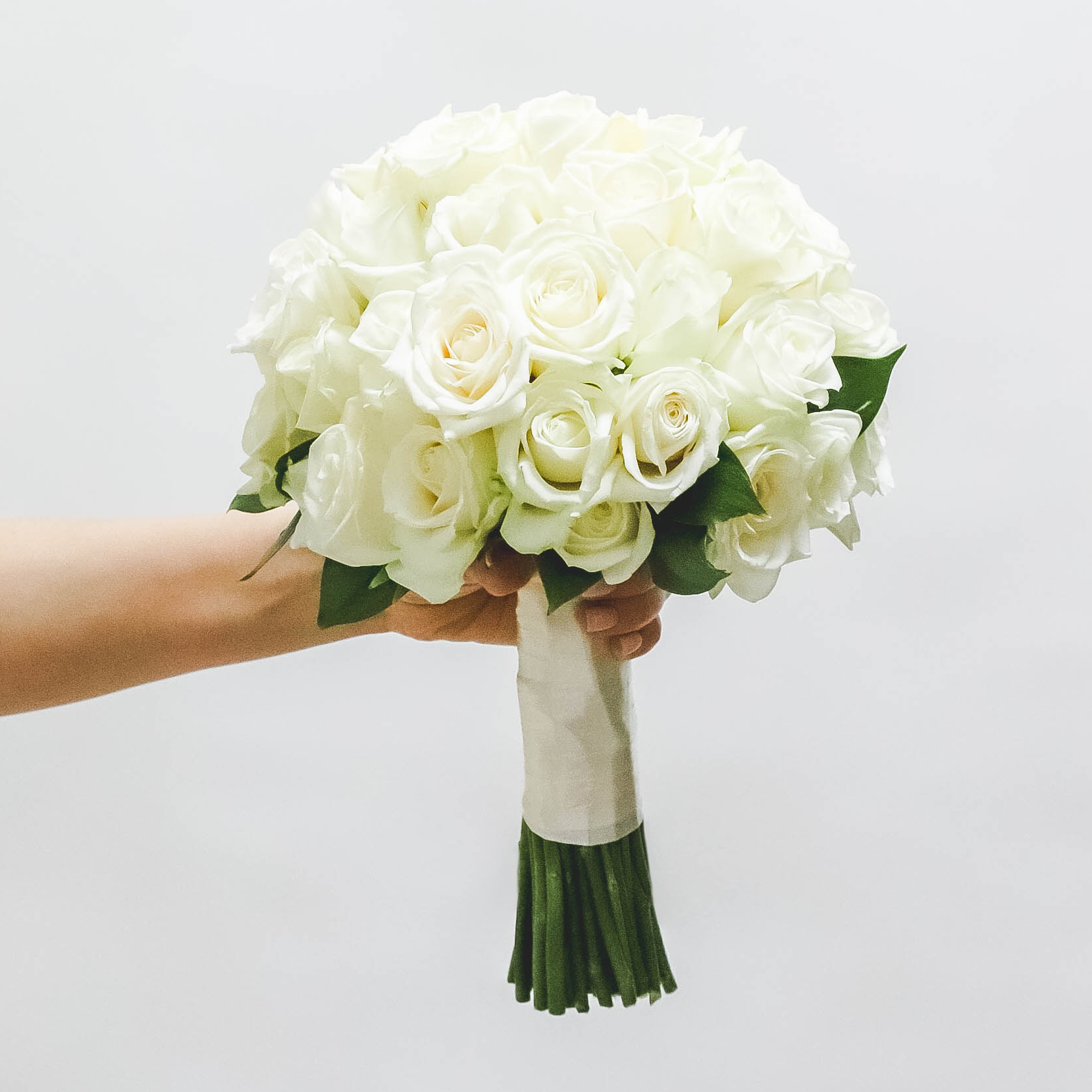 Cвадебный букет из роз GRAND WHITE