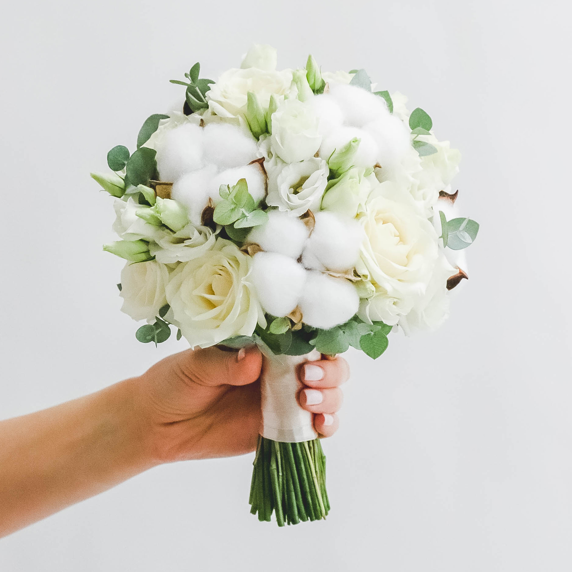 Букет невесты из роз и хлопка WHITE