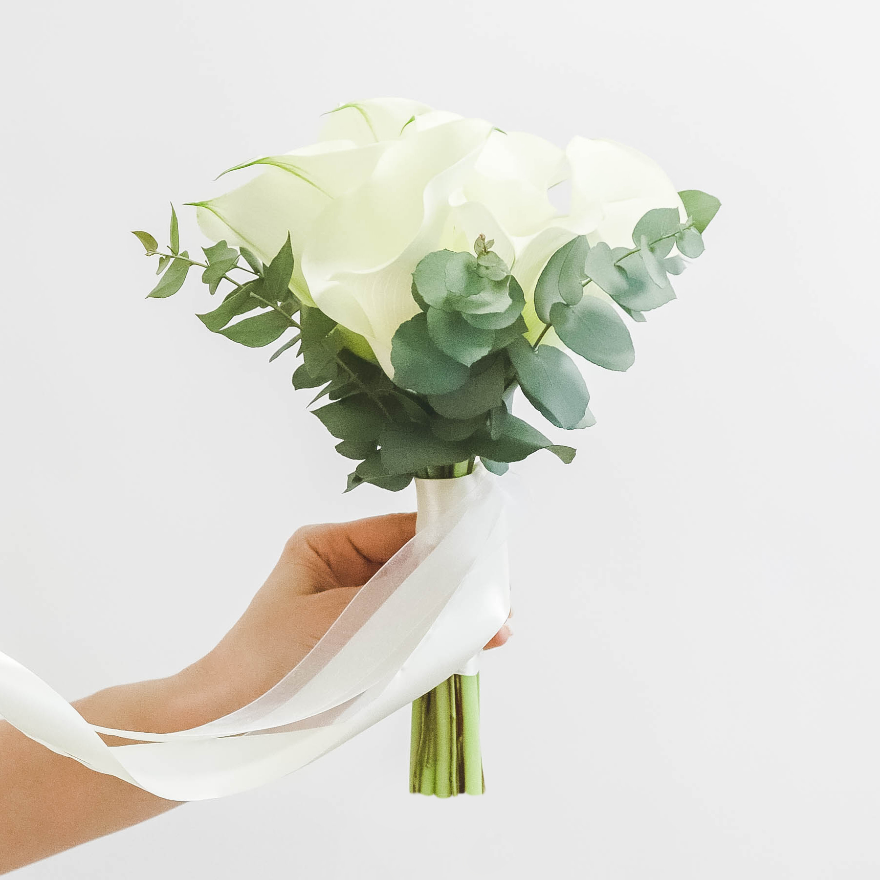 Свадебный букет из калл и эвкалипта WHITE GREEN