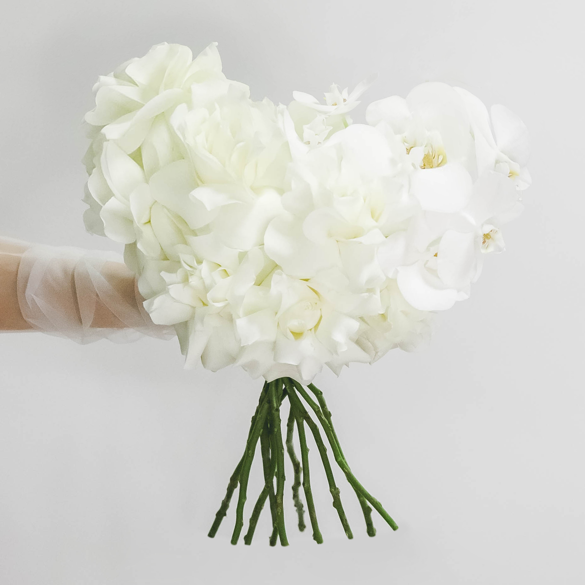 Cвадебный букет из кружевных роз и орхидей WHITE