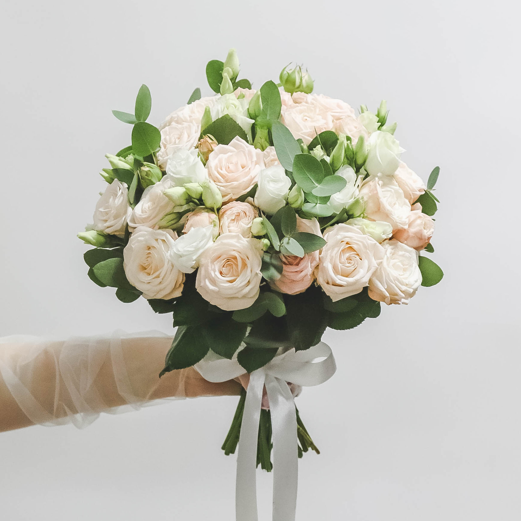 Букет невесты из роз и эустомы DELICATE PINK