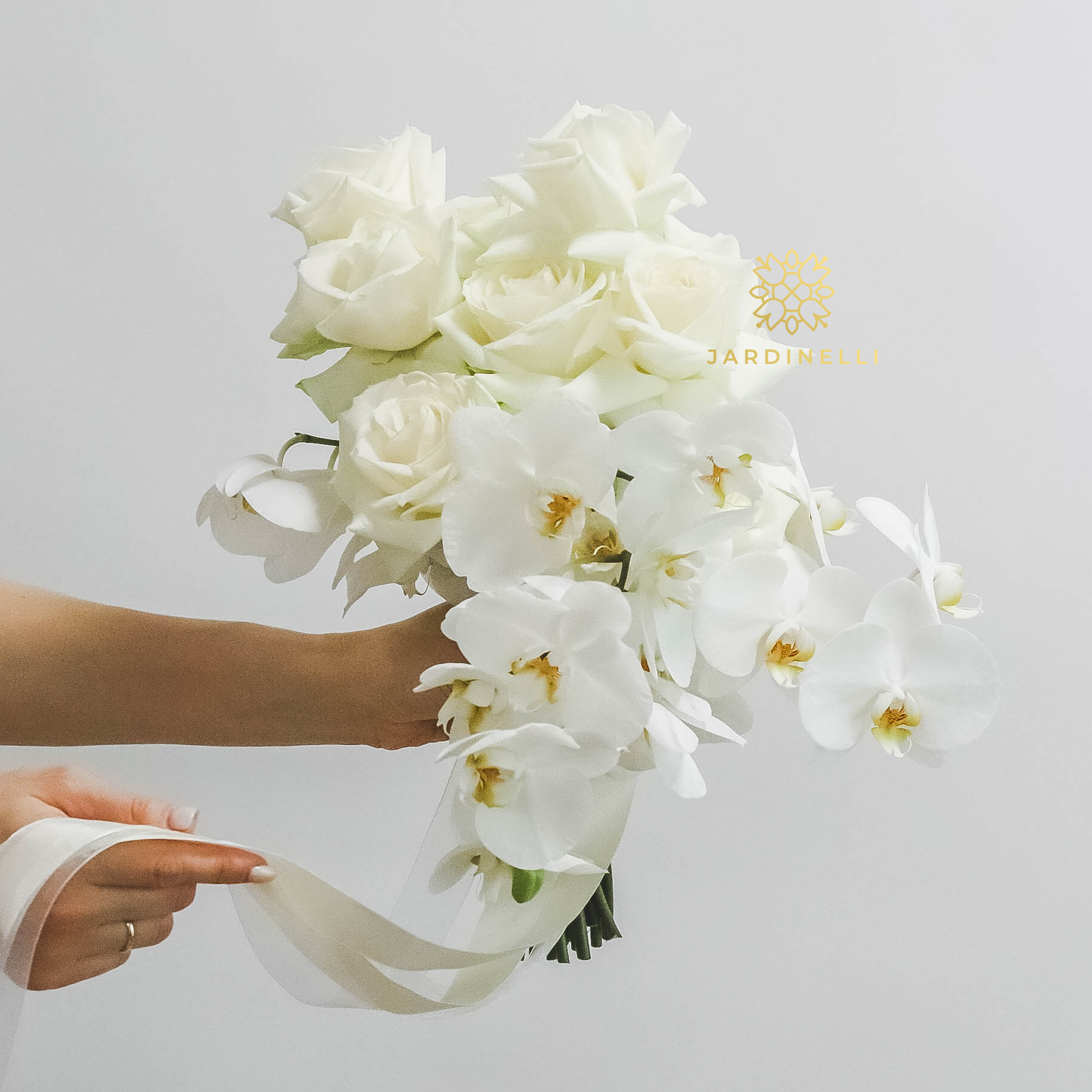 Cвадебный букет из орхидей и роз WHITE