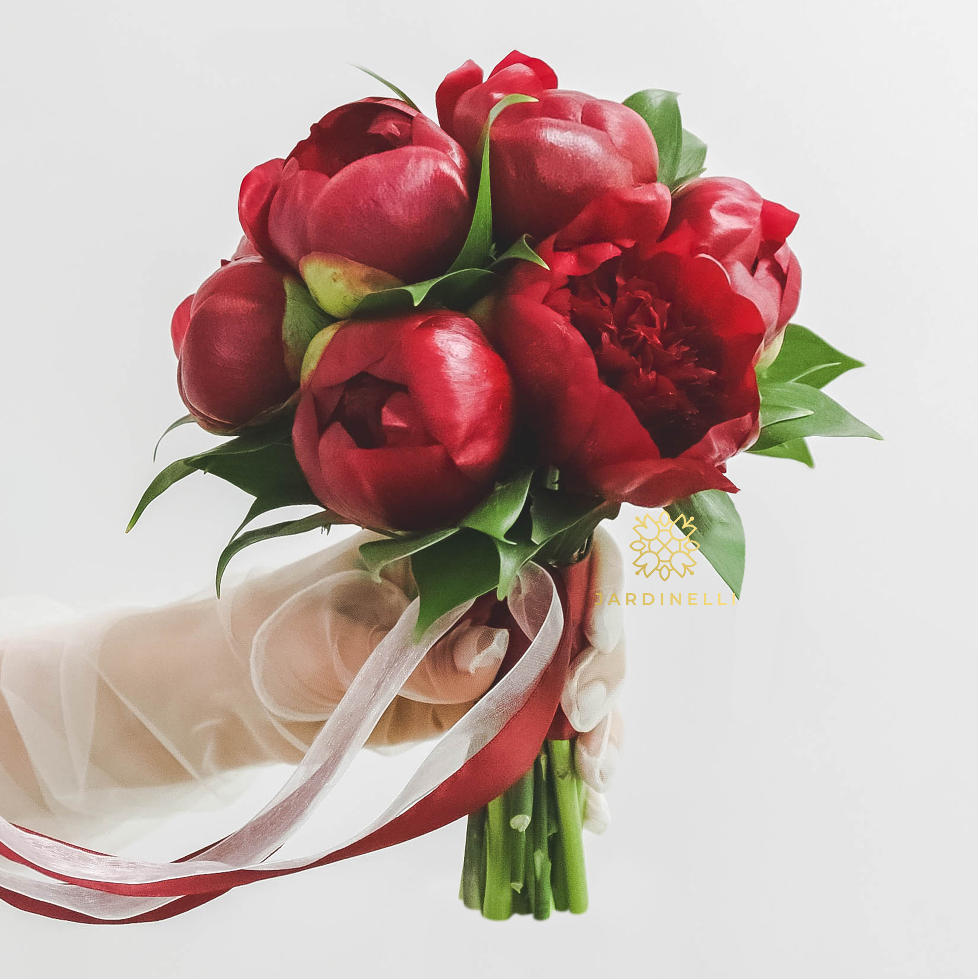 Cвадебный букет из пионов и рускуса RED GREEN