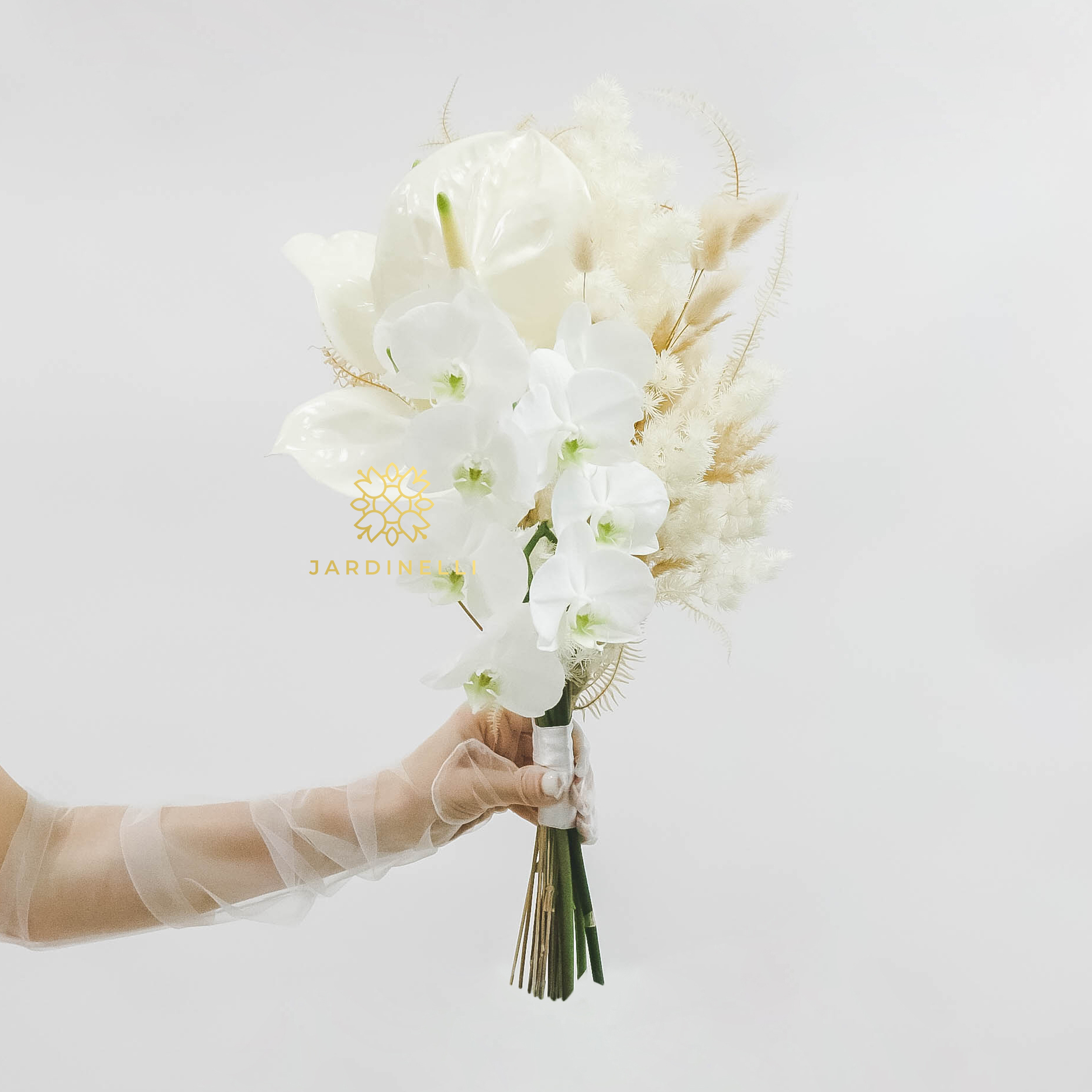 Свадебный букет из антуриумов и орхидеи WHITE COCOA
