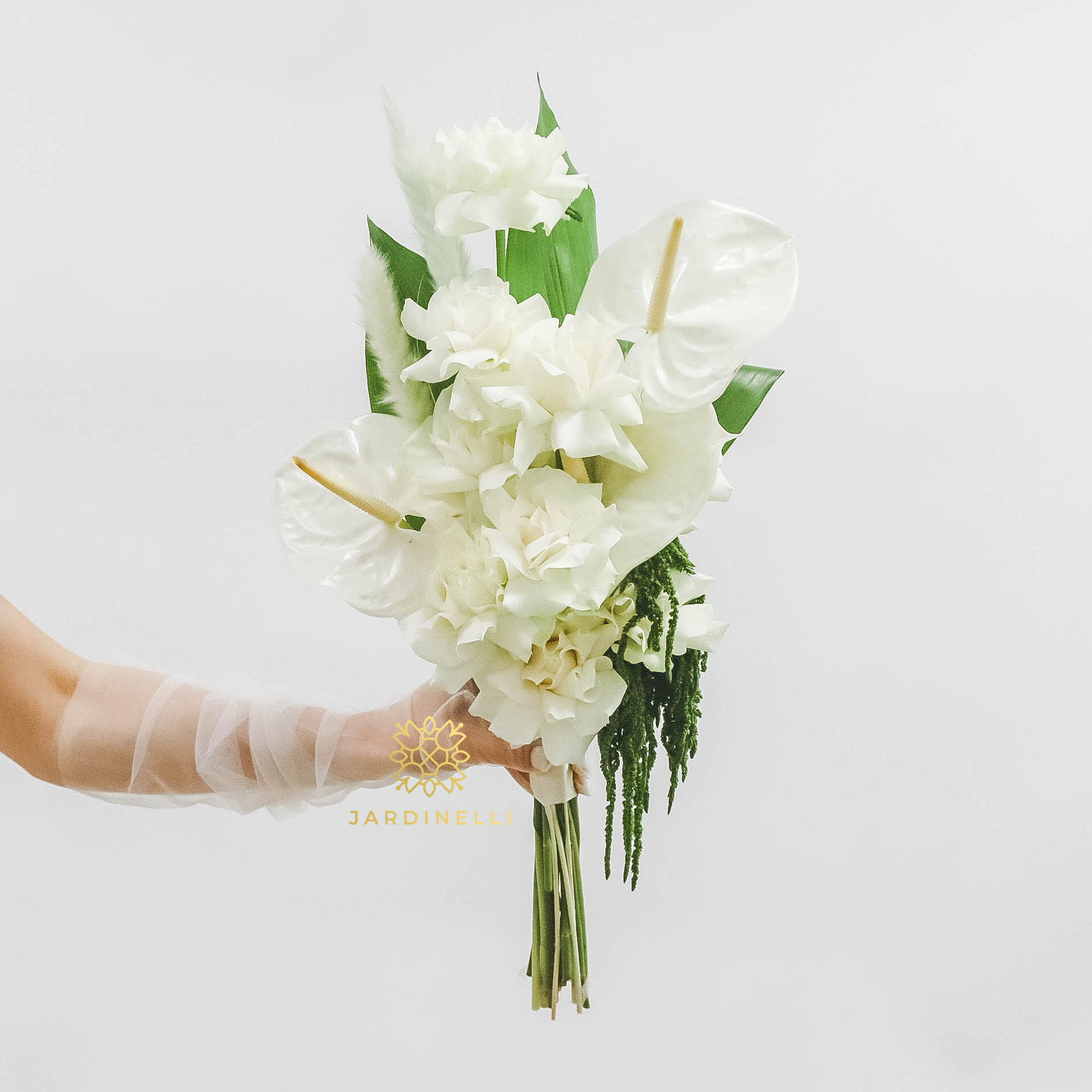 Свадебный букет из антуриумов и роз WHITE GREEN