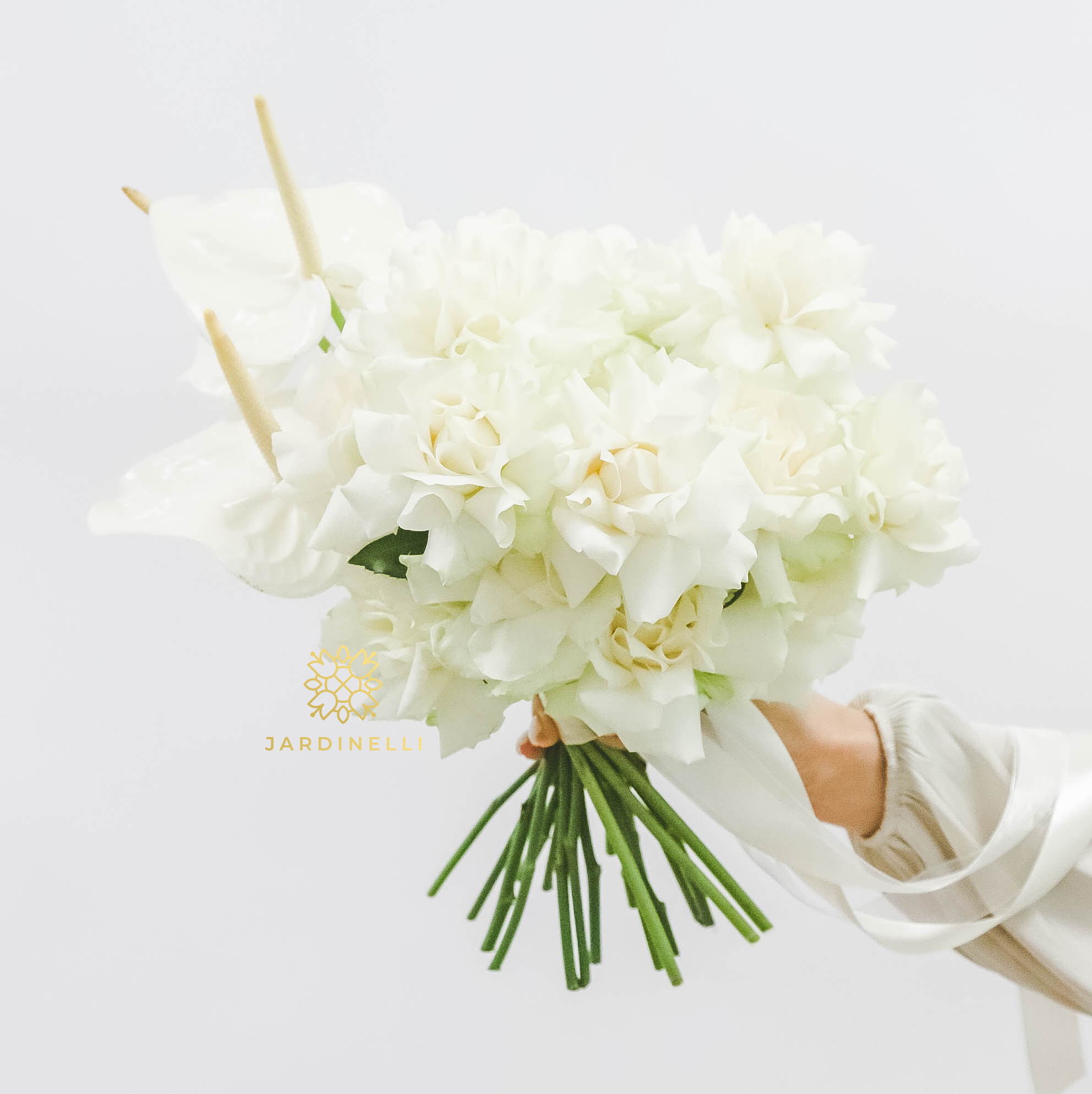 Cвадебный букет из кружевных роз и антуриумов WHITE