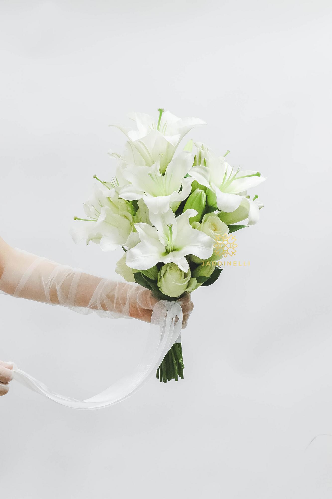 Cвадебный букет из лилий и роз WHITE
