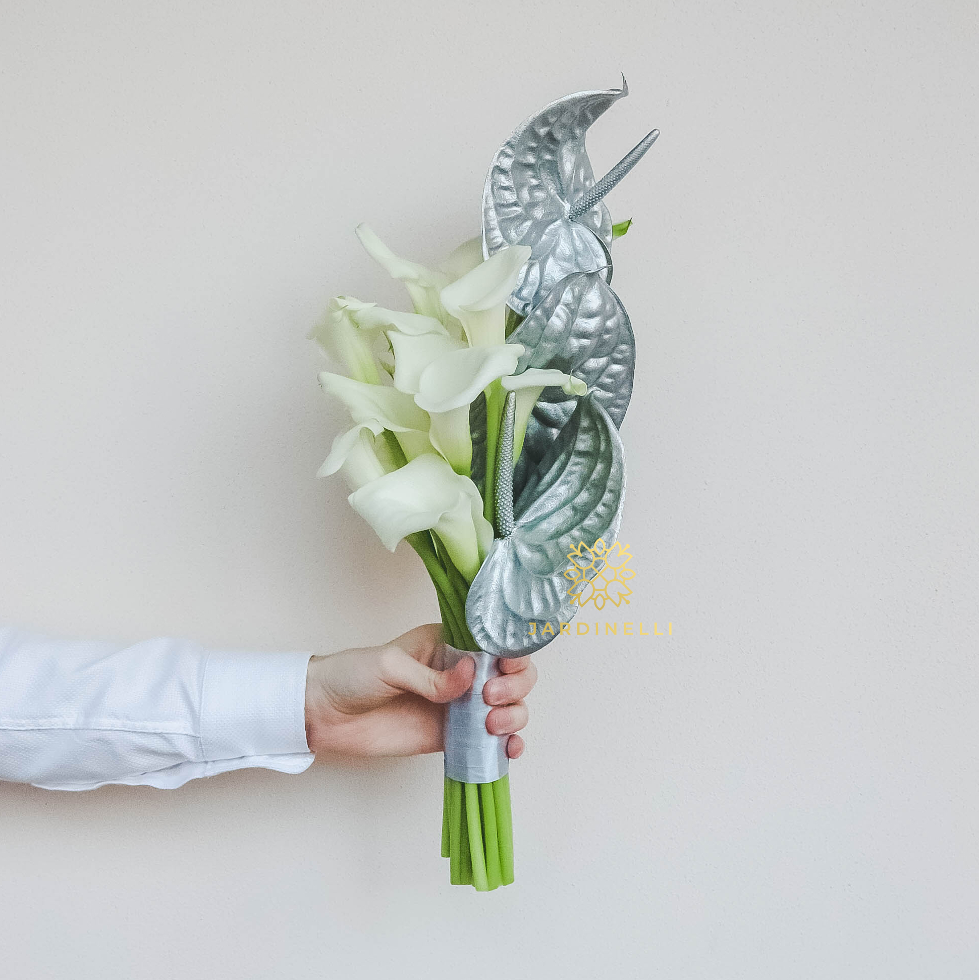Свадебный букет из калл и антуриумов WHITE SILVER
