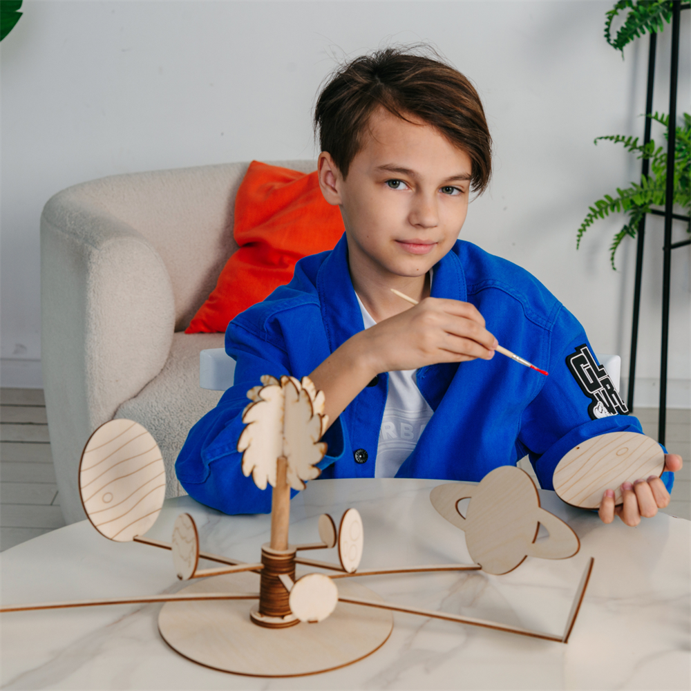 Набор с фигурками из древесины Модель солнечной системы